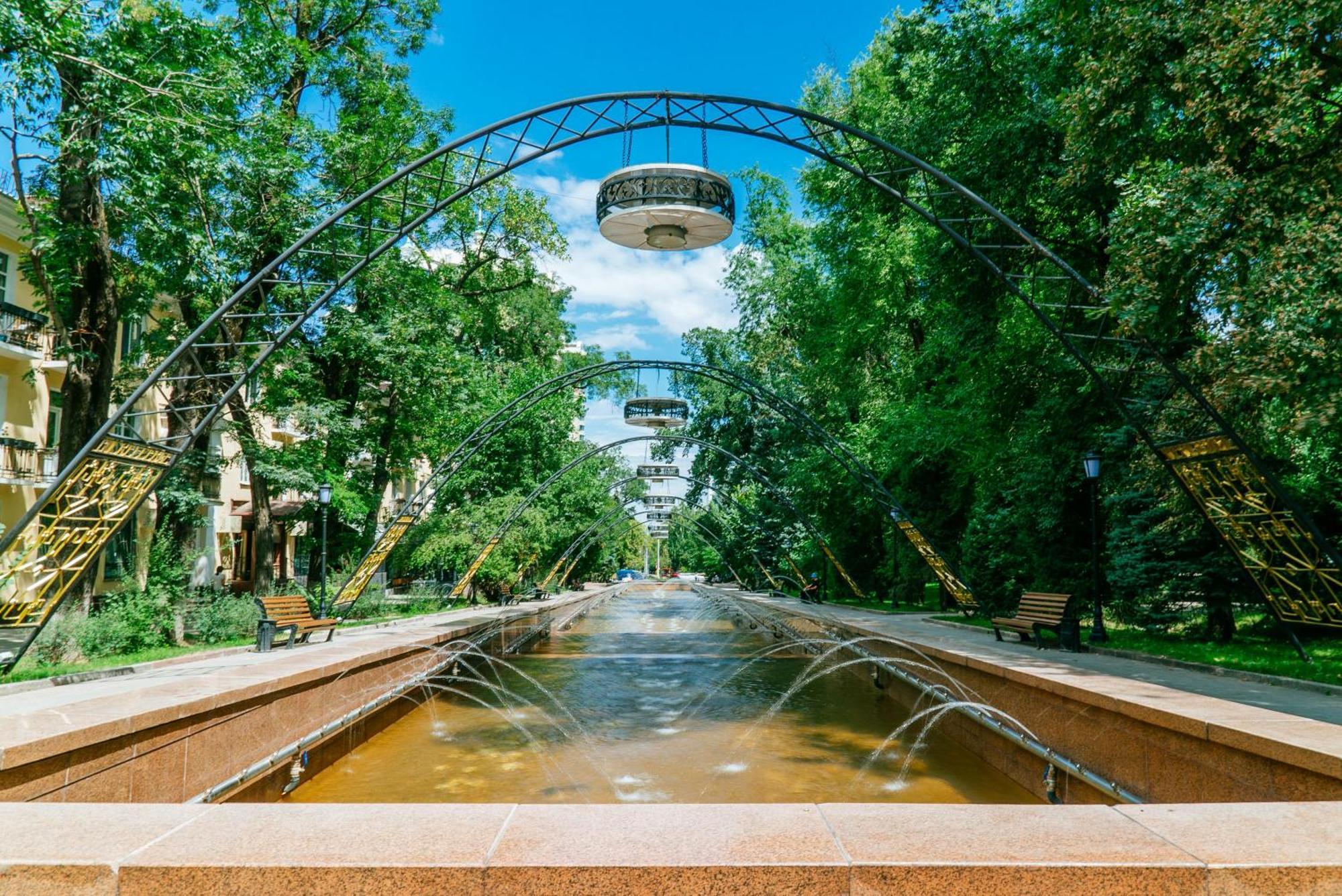 Nadezhda Apartments On Abay Avenue 59 Almaty Eksteriør bilde